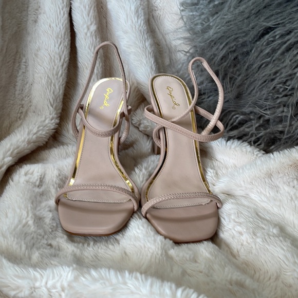 Nude Heels - Picture 2 of 4